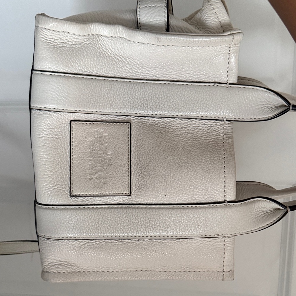 Marc Jacobs White Pebbled Leather The Tote Bag - Picture 6 of 8
